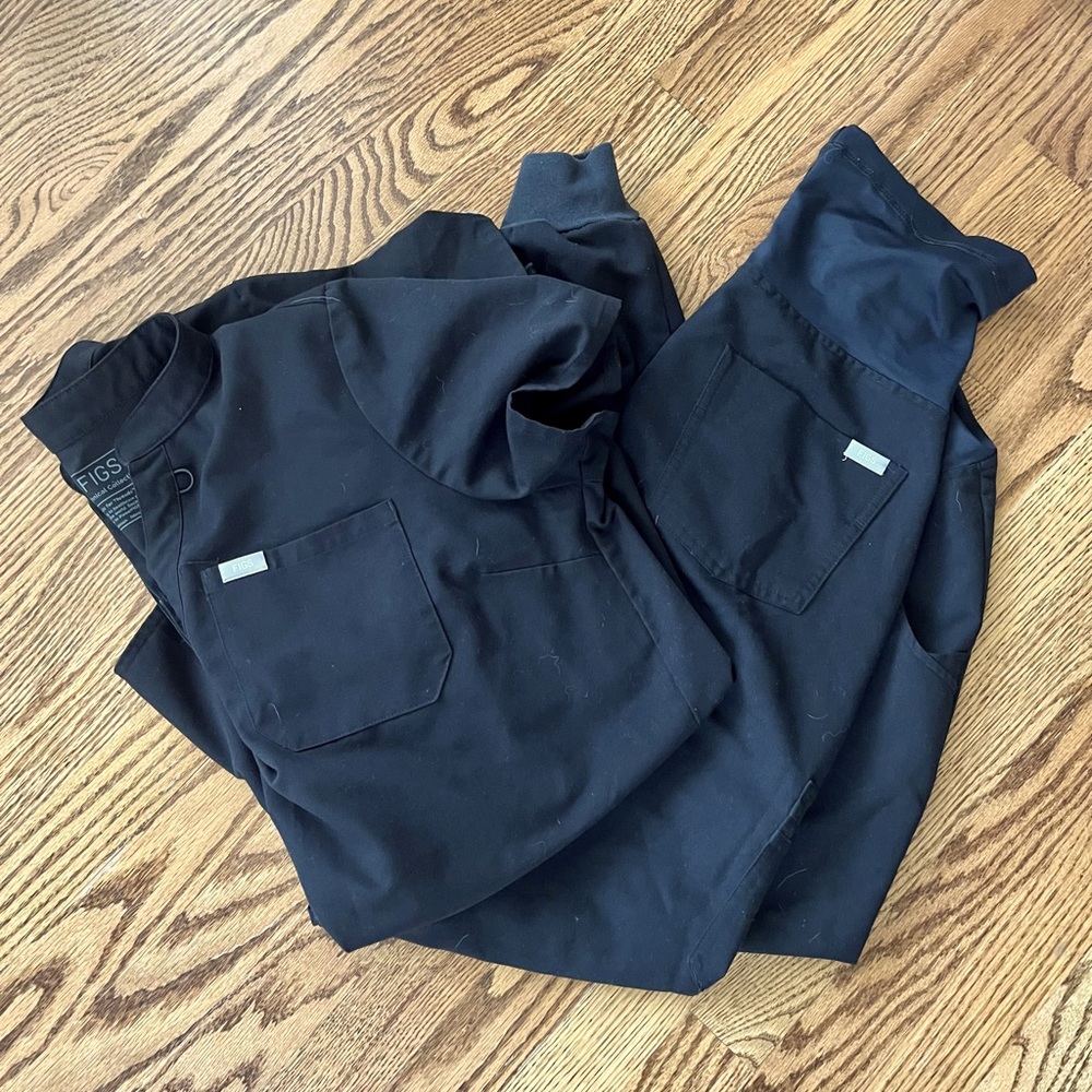 FIGS black maternity scrubs